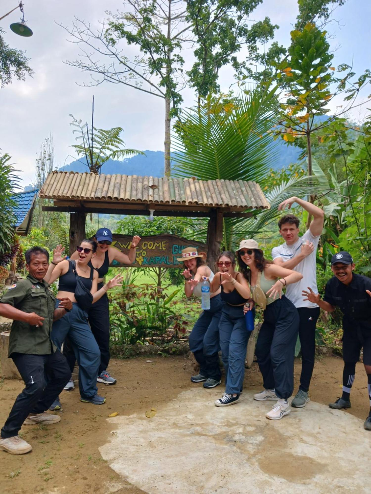 Batu Kapal Guest House & Jungle Trekking Bukit Lawang Luaran gambar