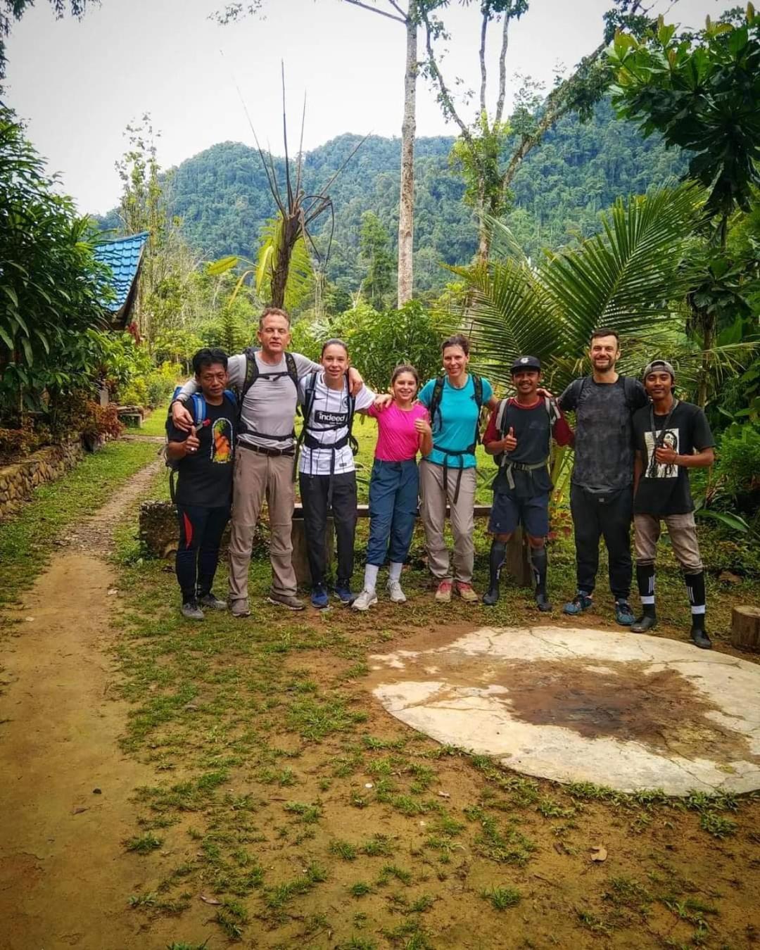 Batu Kapal Guest House & Jungle Trekking Bukit Lawang Luaran gambar