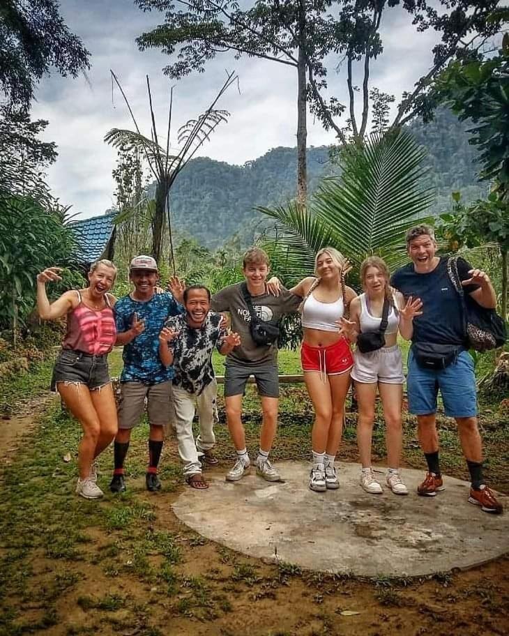 Batu Kapal Guest House & Jungle Trekking Bukit Lawang Luaran gambar
