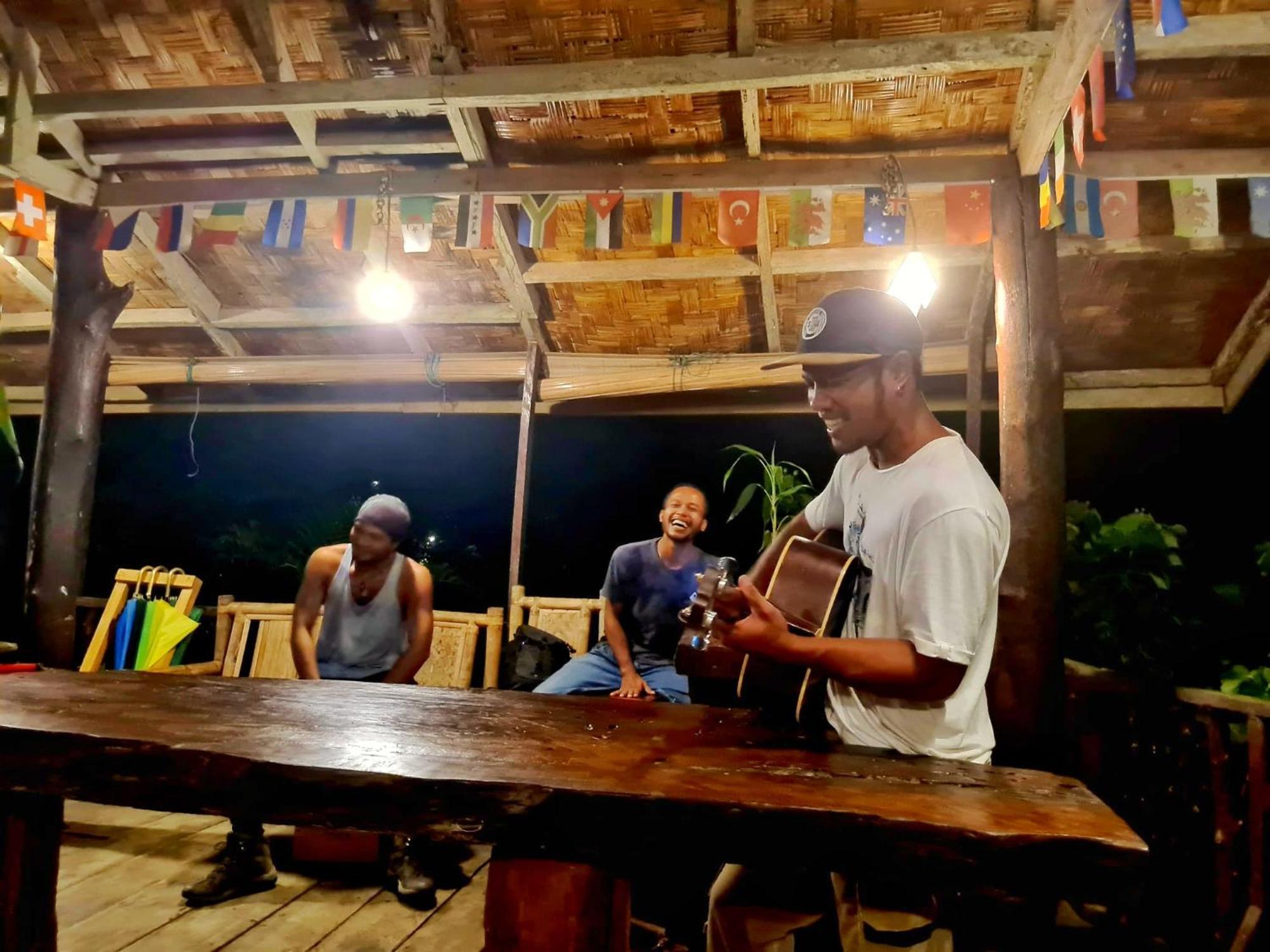 Batu Kapal Guest House & Jungle Trekking Bukit Lawang Luaran gambar