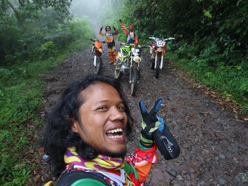 Batu Kapal Guest House & Jungle Trekking Bukit Lawang Luaran gambar